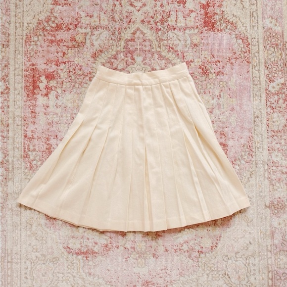 Bedford Fair, Vintage Elegant Cream Pleated Skirt - Picture 2 of 3